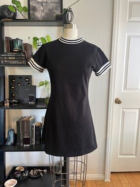 SEEK Black Mockneck Shortsleeve Dress with white Stripe Collar and Cuffs - XS